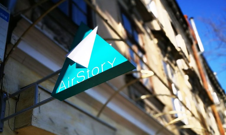 Панель-кронштейн - светящаяся двусторонняя рекламная вывеска